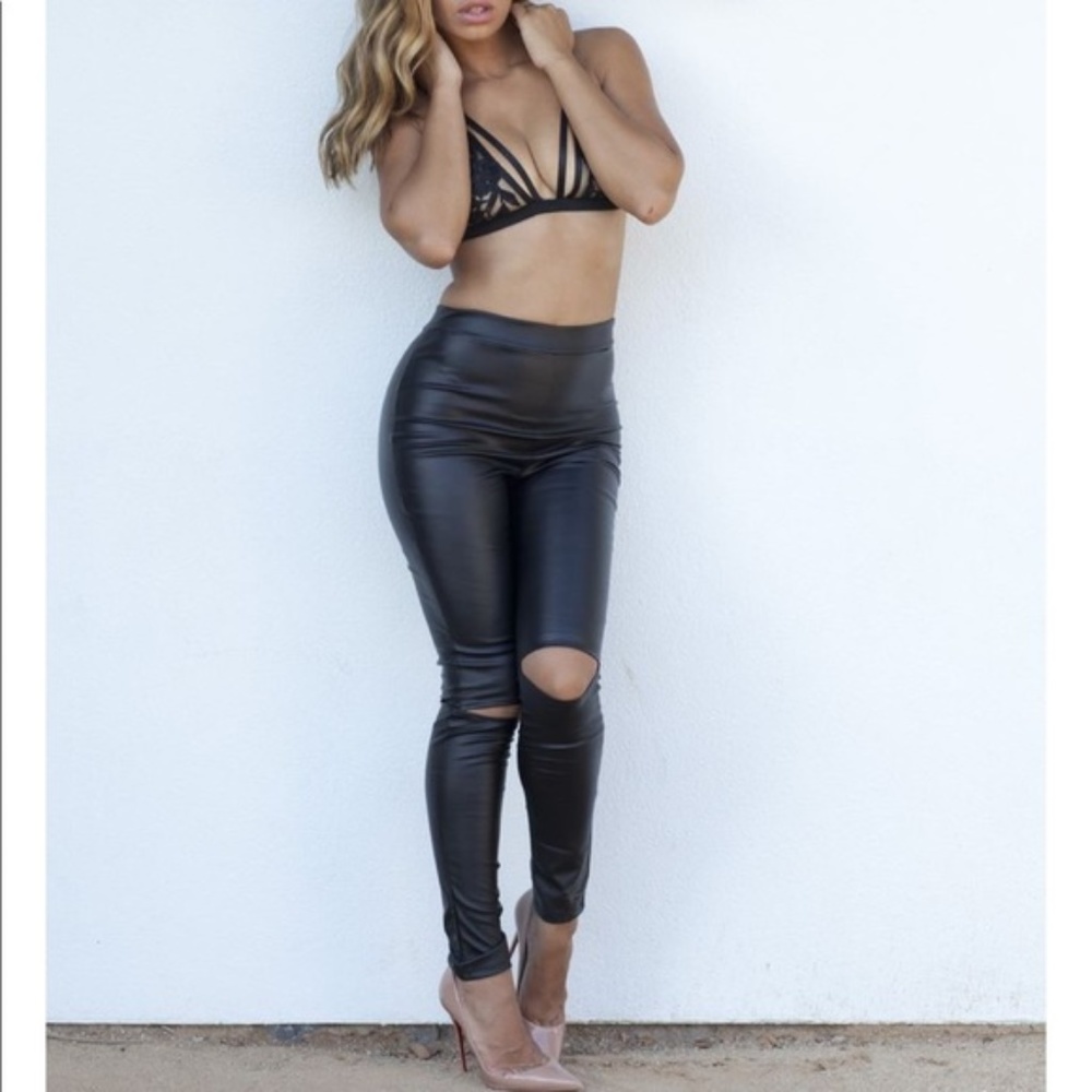  Jada Knee Cut Out Leggings 